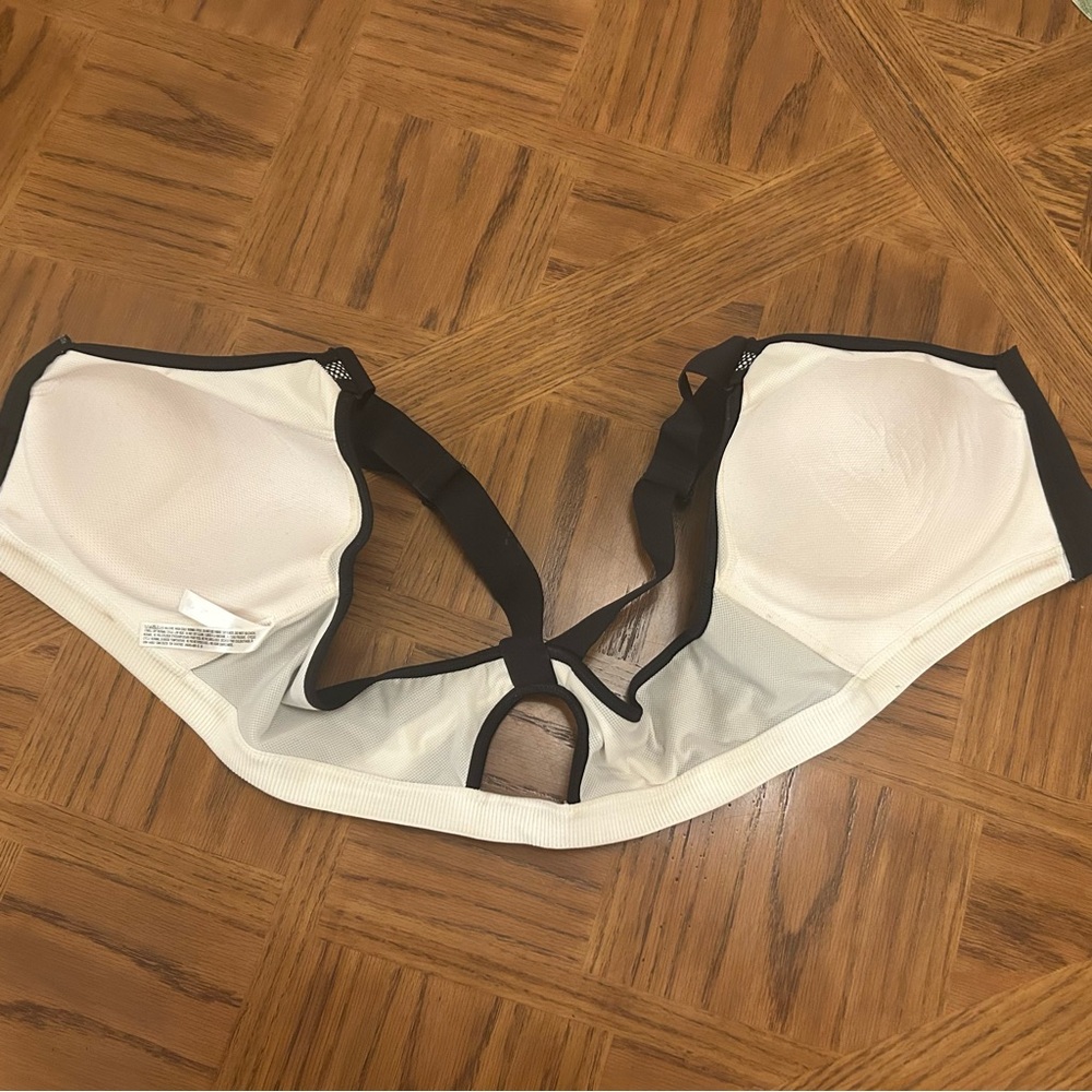 Victoria’s Secret Sport VSX Incredible Sports Bra - Picture 3 of 5